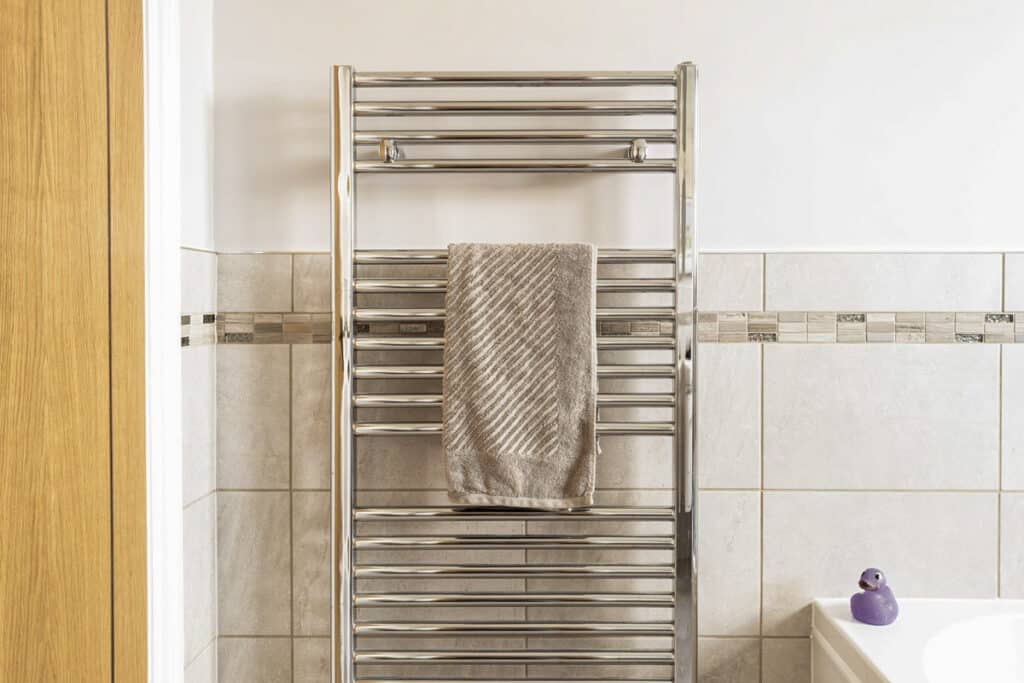 sèche serviettes de salle de bains