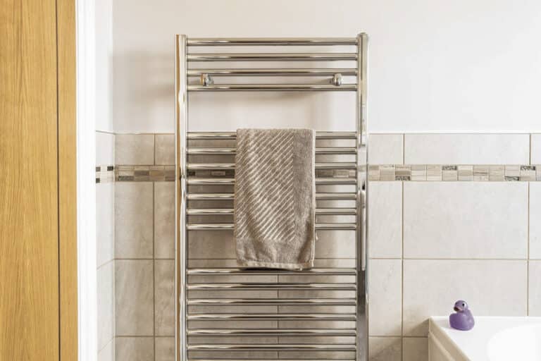 sèche serviettes de salle de bains