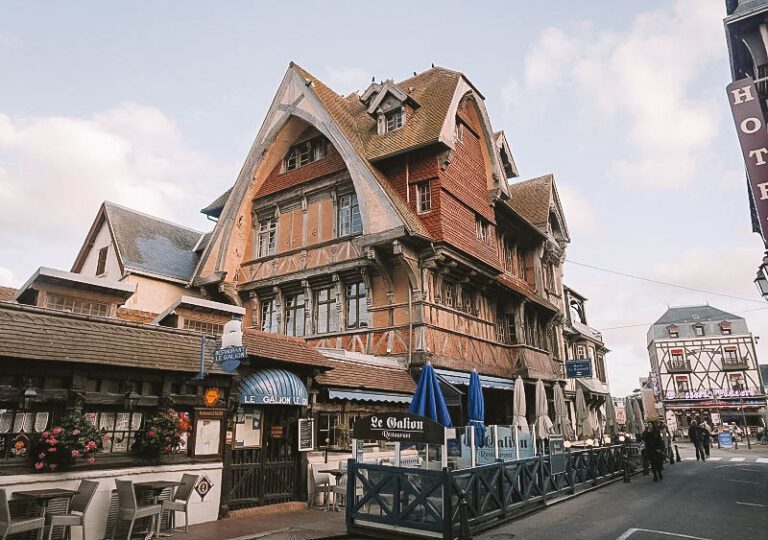 Le magnifique manoir de la salamandre à Etretat Le magnifique manoir de la salamandre à Etretat