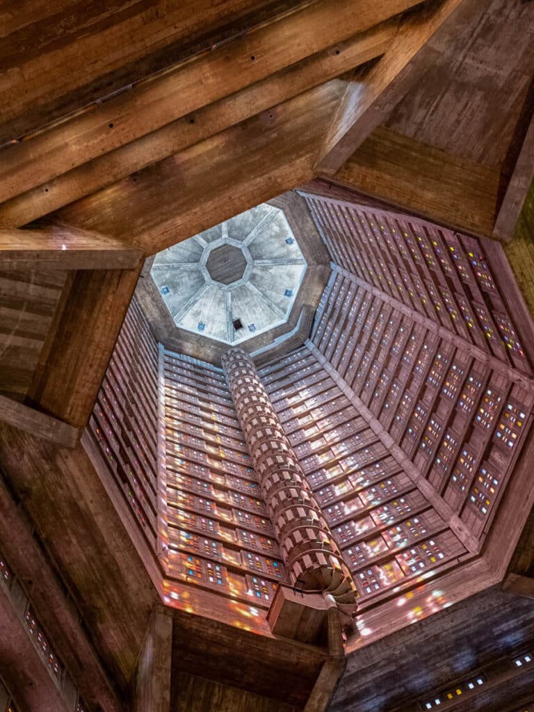 intérieur tour octogonale église Saint-Joseph au Havre