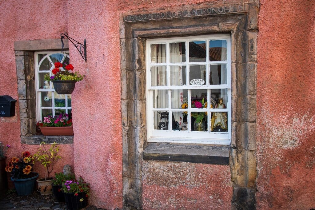 détail façade maison à Culross