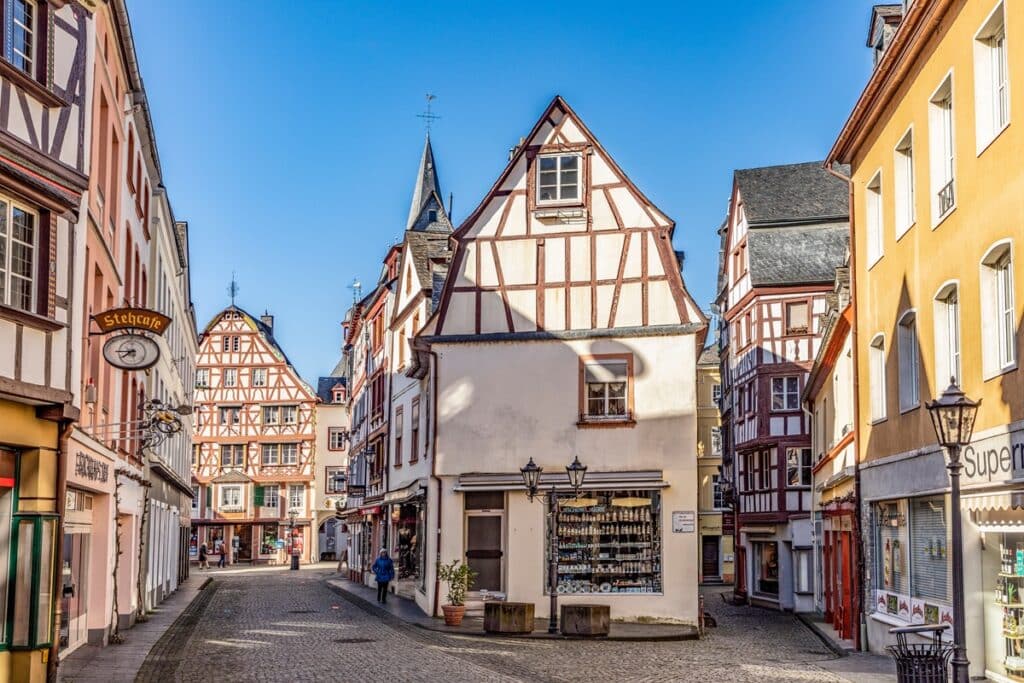 Bernkastel rues étroites et maisons à colombages