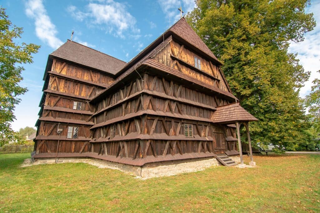 Église articulaire en bois de Hronsek