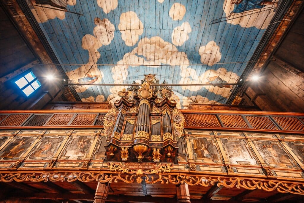 intérieur église articulée en bois de Kezmarok