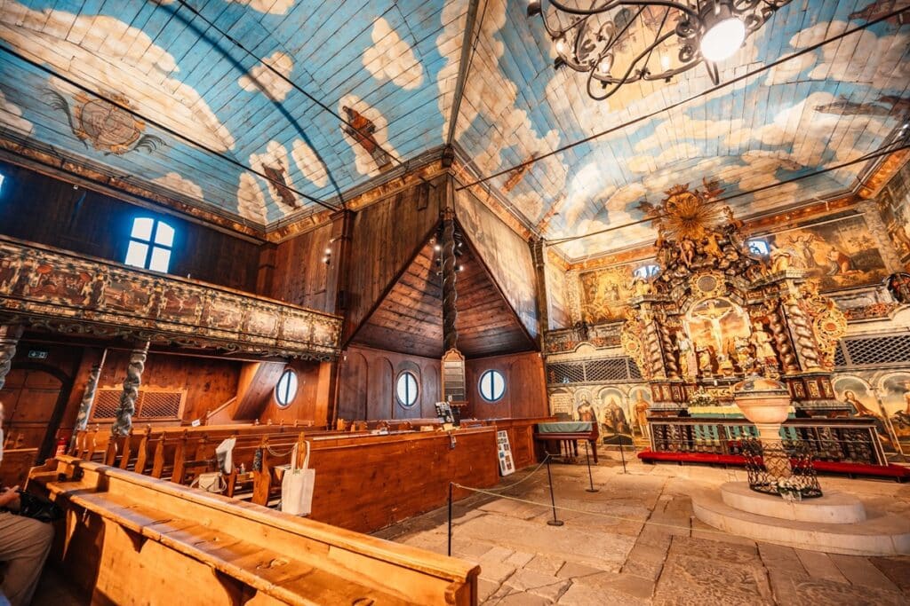 intérieur église articulée en bois de Kezmarok