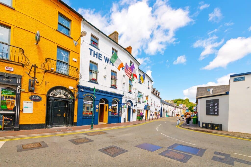maisons colorées de Kinsala en Irlande