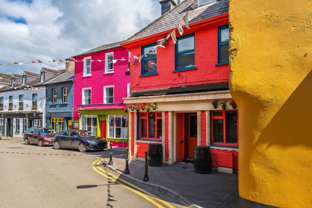 maisons colorées de Kinsala en Irlande