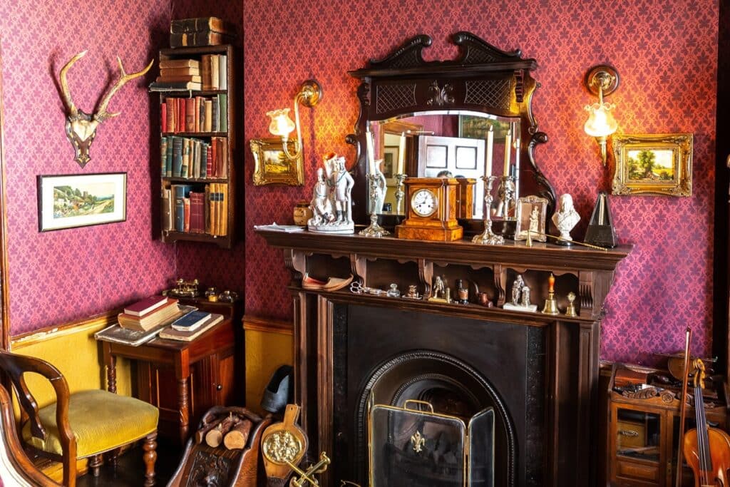 Intérieur vintage du Sherlock Holmes Museum de style victorien à Baker Street à Londres