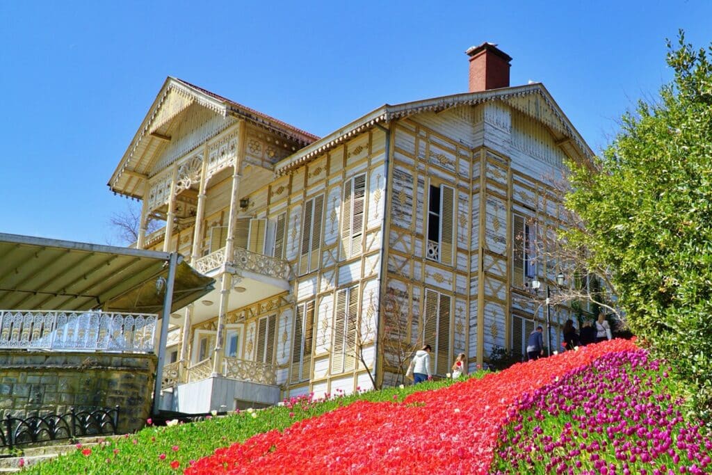 Sari Kösk ou Pavillon Jaune du parc Emirgan à Istanbul