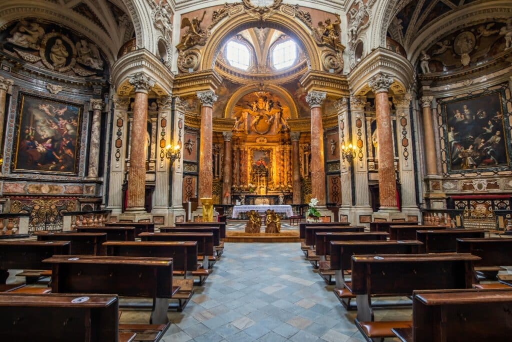 intérieur église San Lorenzo Turin