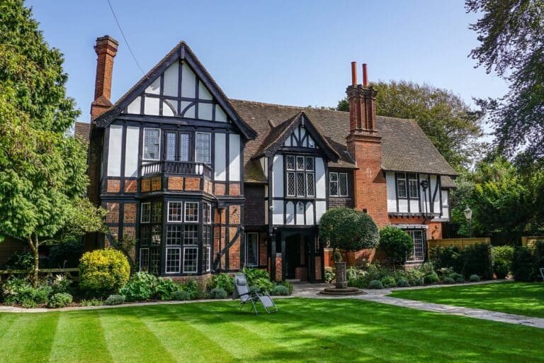 grande maison d'architecture Tudor