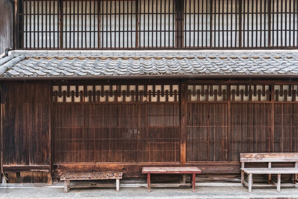 façade en bois de machiya japonais