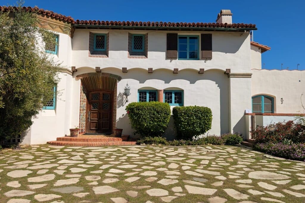 maison de style renouveau espagnol