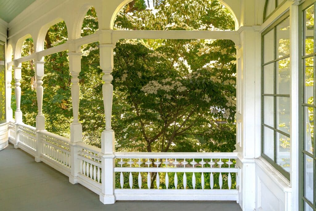 porche enveloppant victorien