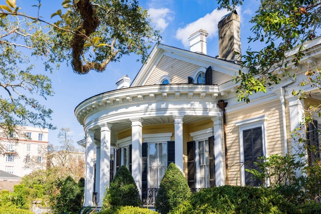 maisons de style greek revival