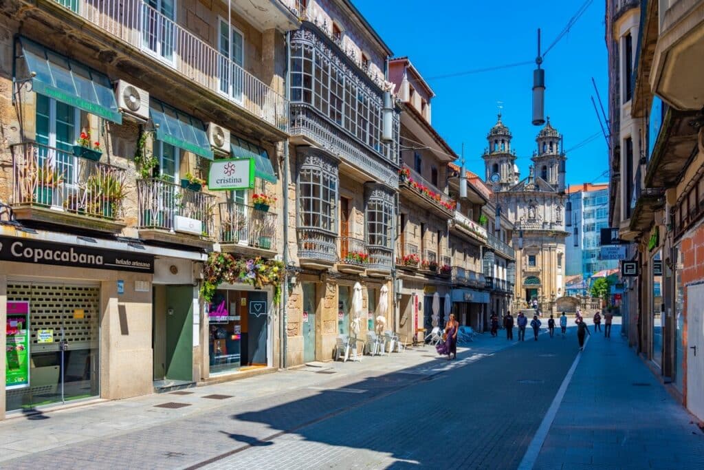 rue de maisons en granite de Pontevedra