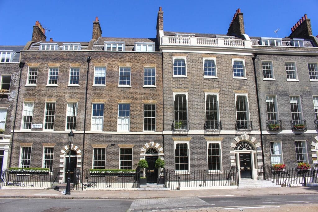 maisons de style géorgien à Bedford Square à Londres
