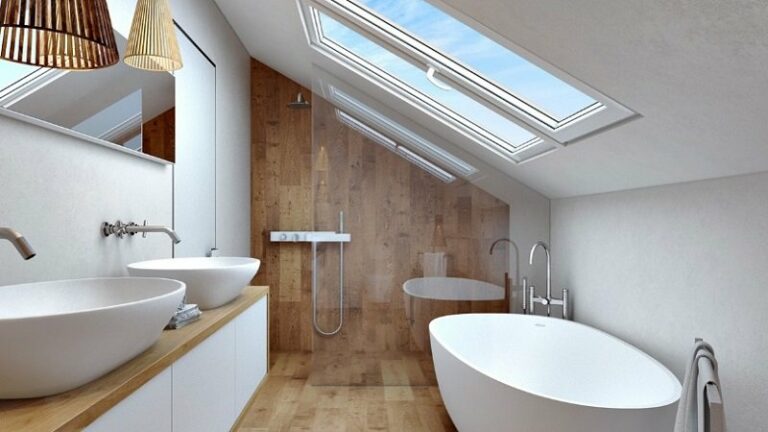 Aménagement de combles : comment installer une douche sur mesure sous