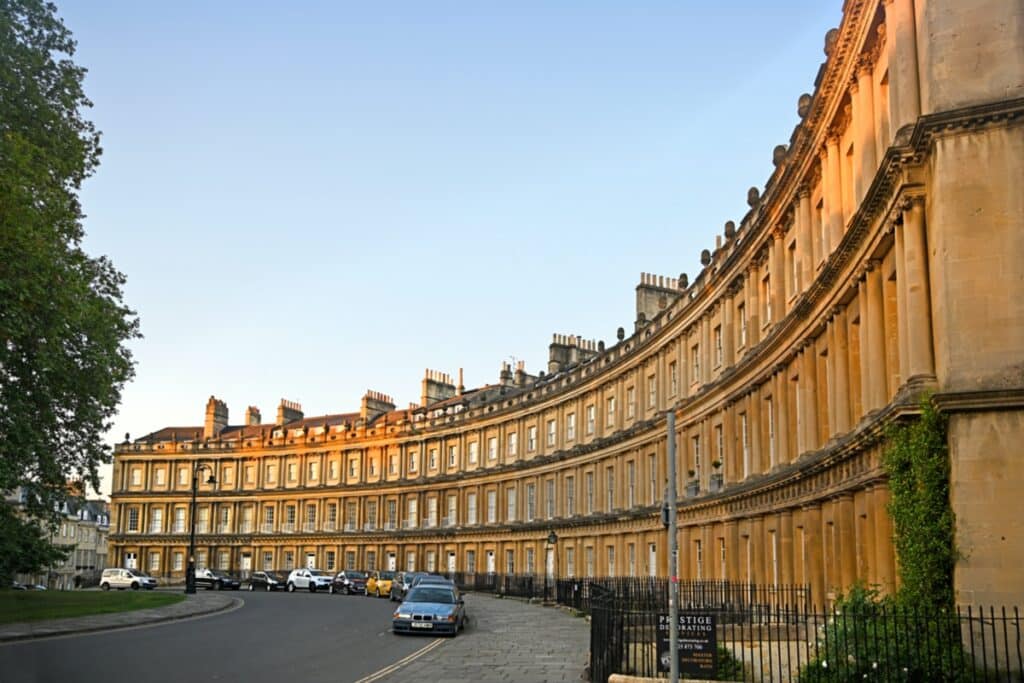 The Circus, exemple d'une architecture géorgienne, par l'architecte John Wood en Angleterre