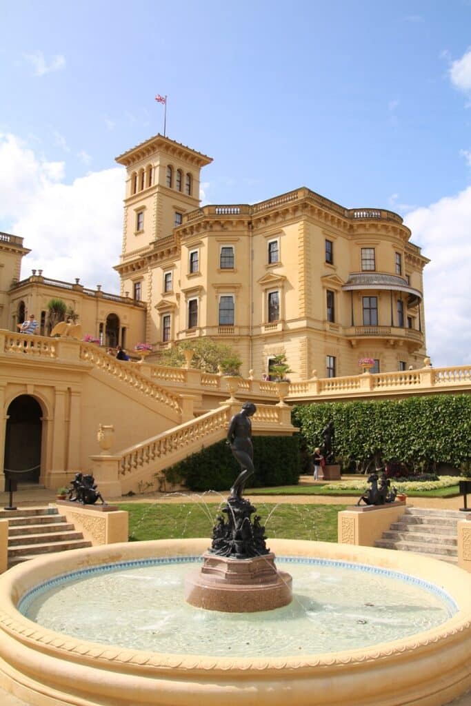 grande villa à l'architecture italianisante