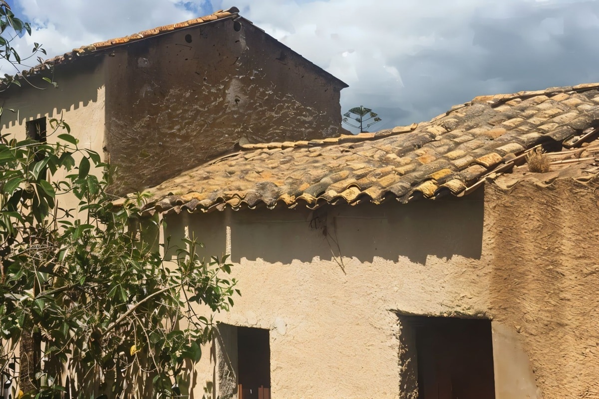tout savoir sur la maison en terre crue traditionnelle de Sardaigne
