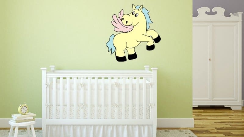 décorer une chambre de bébé avec des stickers muraux