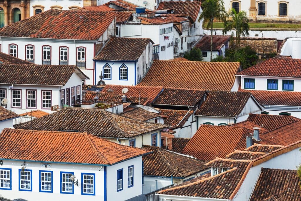 les toitures en tuile de la ville d'Ouro Preto