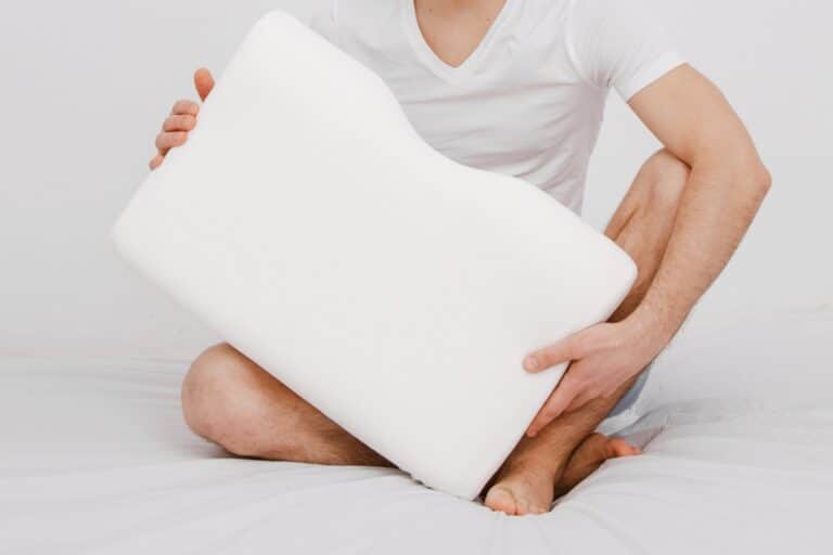 gros plan sur un oreiller ergonomique