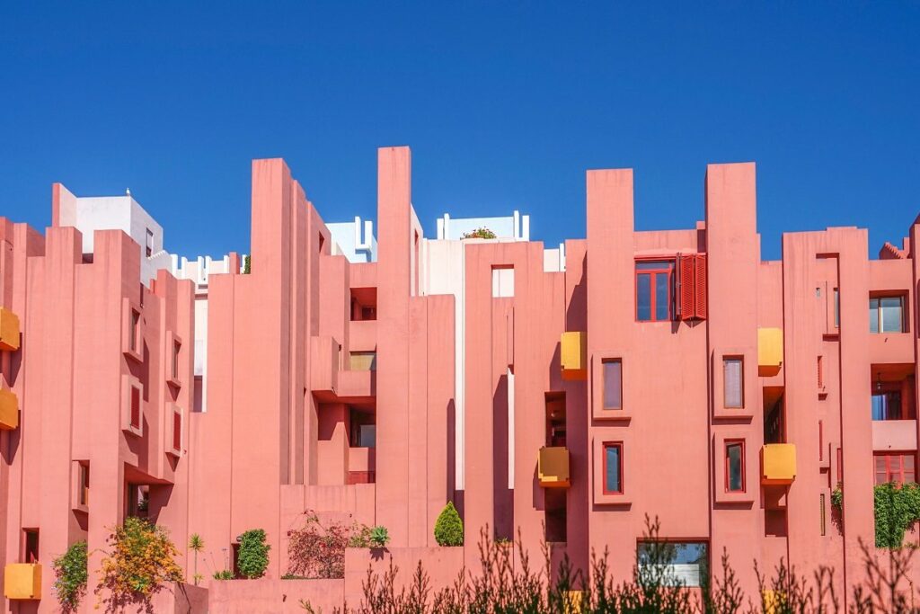 façade de la muralla roja à Calpe