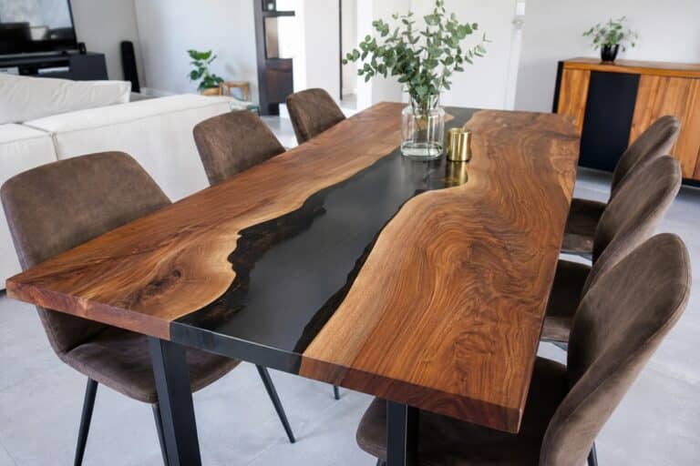magnifique table rivière dans une salle à manger moderne