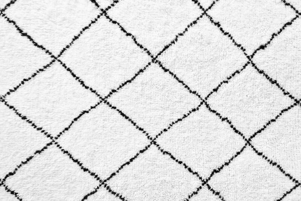 tapis aux motifs géométriques de style scandinave