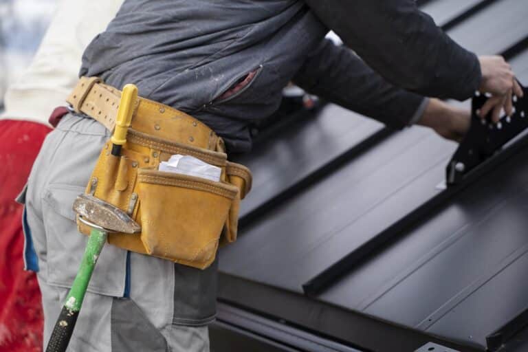 Présentation des outils indispensables au métier de couvreur