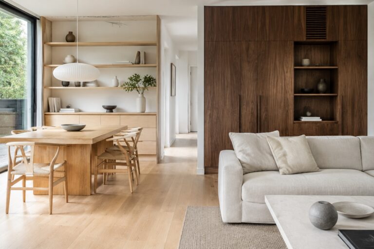 harmonie des bois dans un bel intérieur