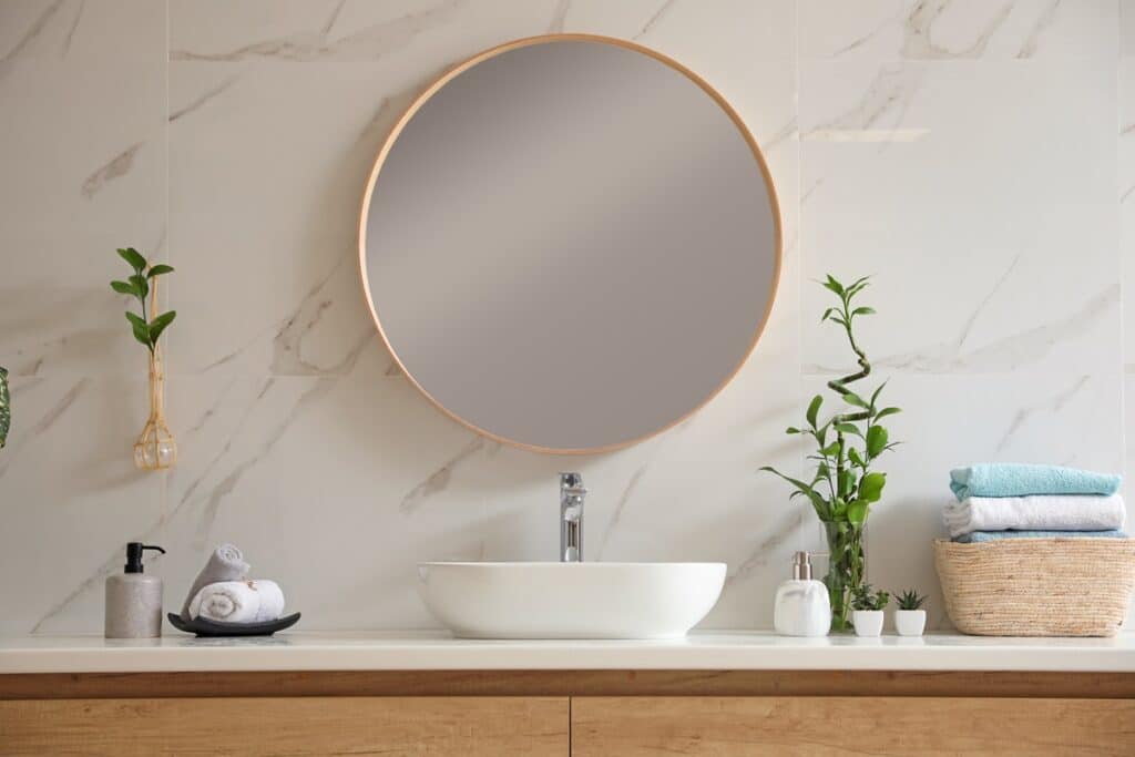 miroir dans salle de bains