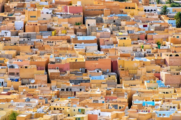 maisons serrées en Algérie