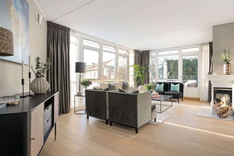 intérieur avec de belles fenêtres modernes