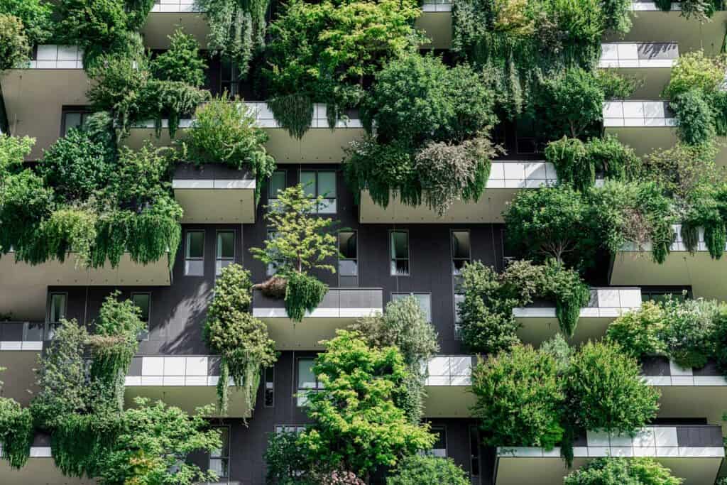 gros plan sur le Bosco Verticale à Milan