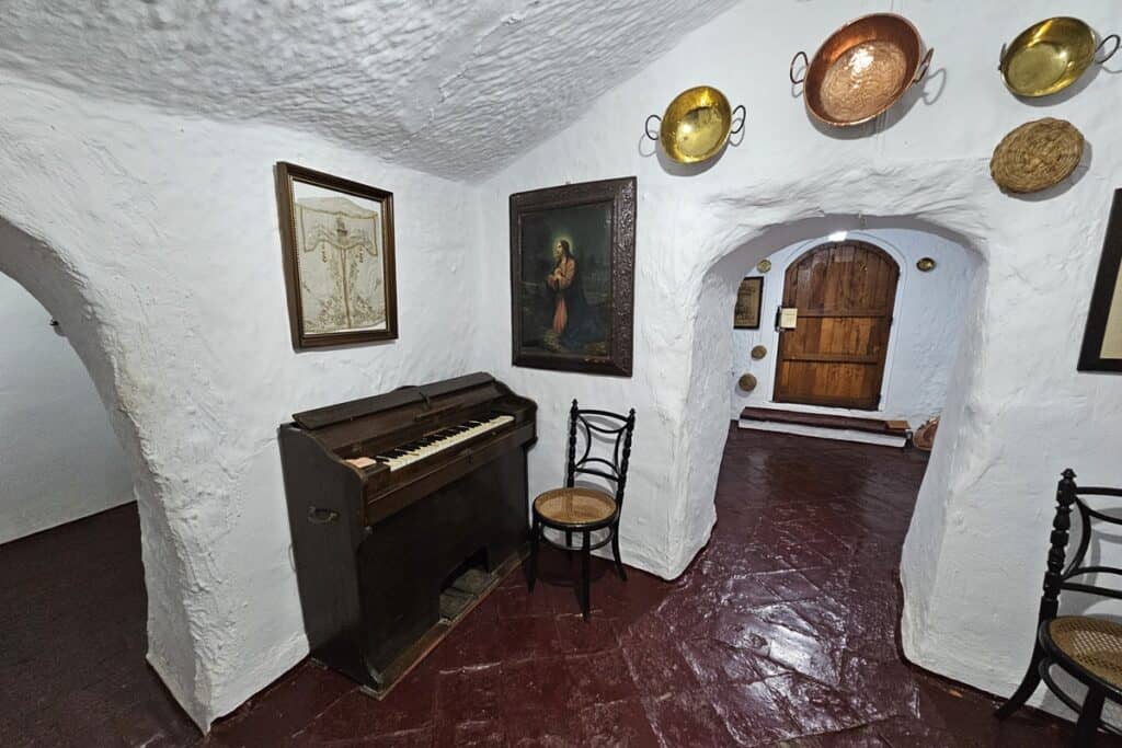 intérieur maison troglodyte guadix