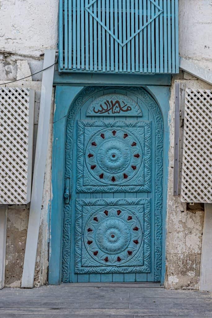 porte en bois bleu hedjaz