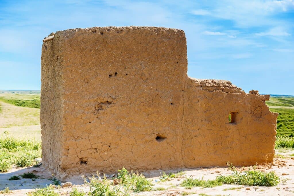 mur en briques de terre crue