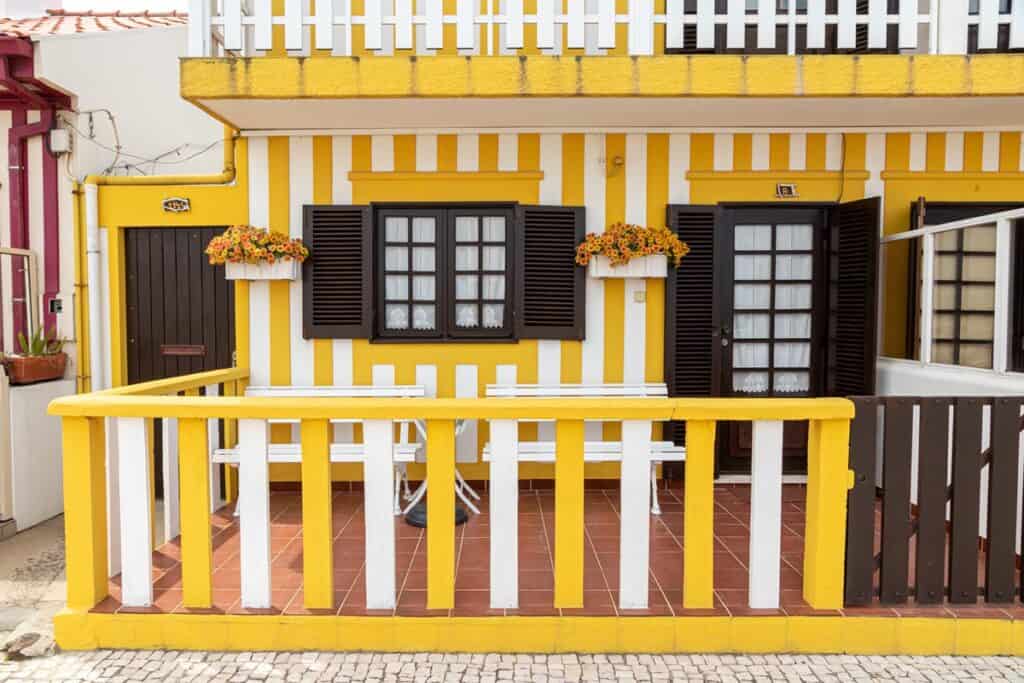 façade palheiros jaune