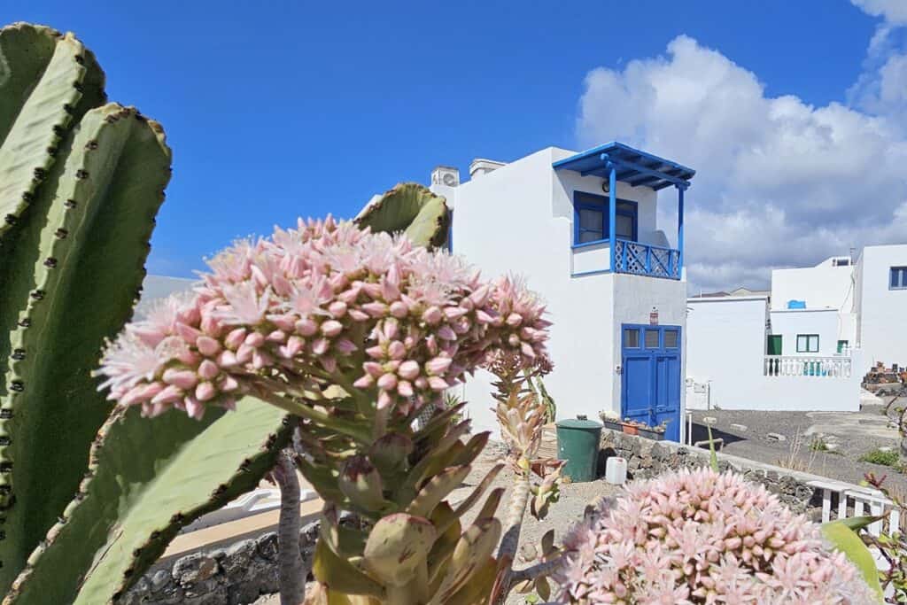 maison aux ouvertures bleues à Lanzarote