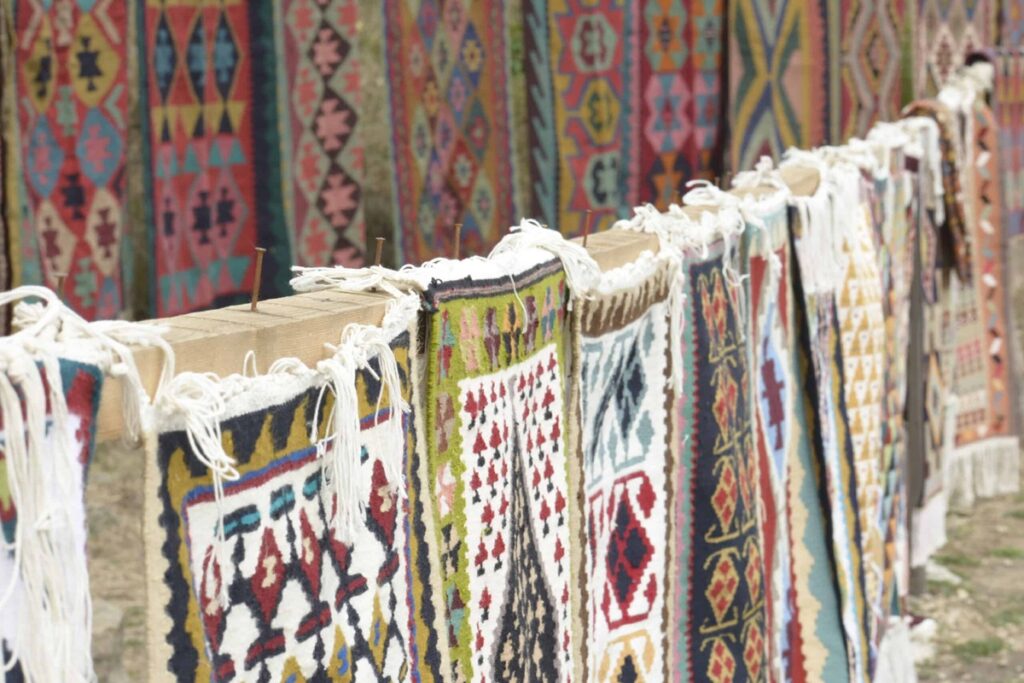 étalage de tapis kilim