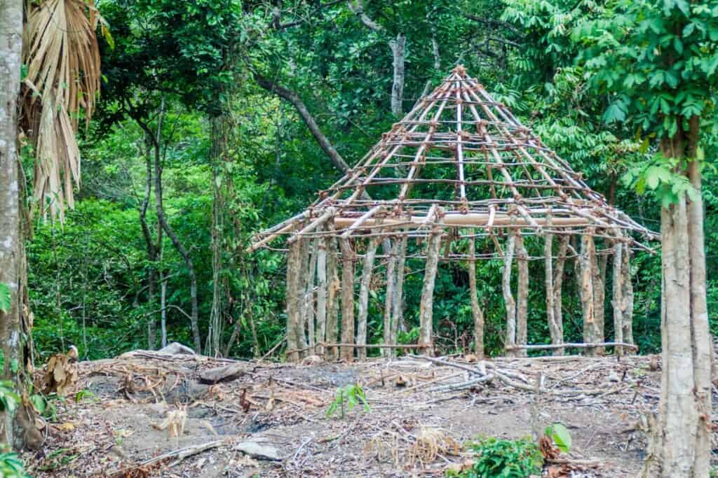 structure en bois d'une maison Kogi