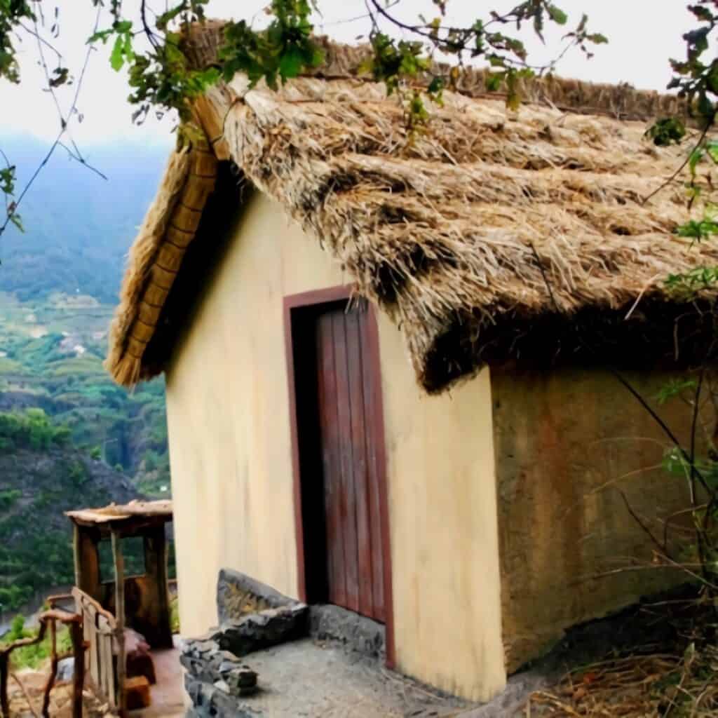 petite maison au toit de chaume au Cap-Vert