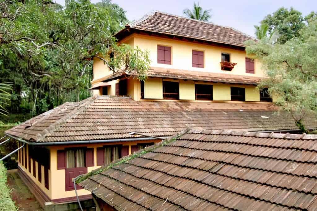 maison pathinarukettu