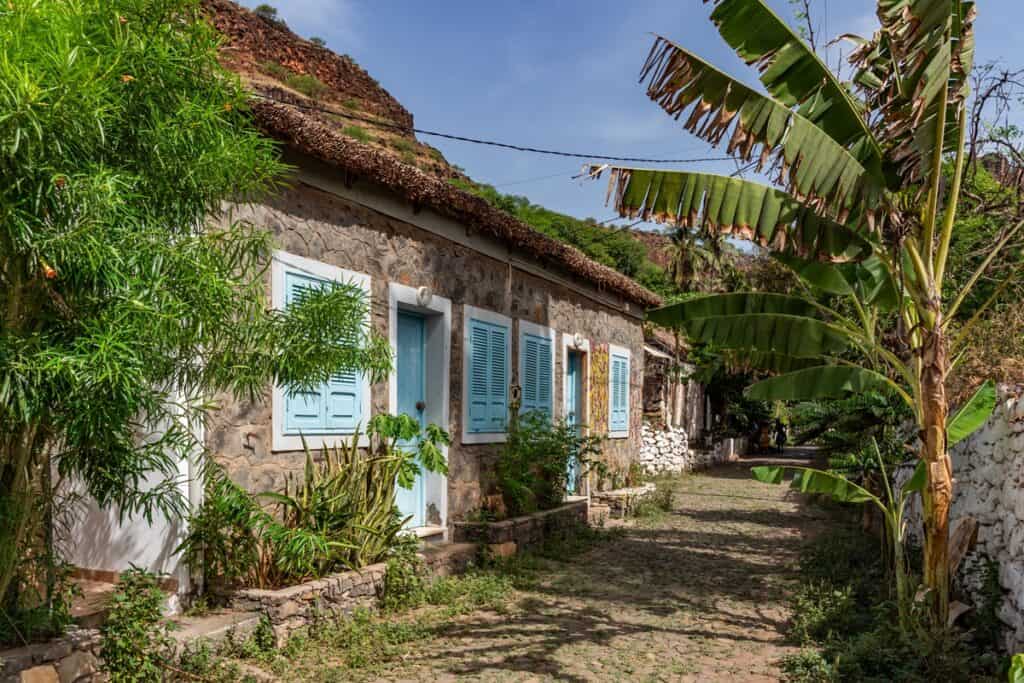 maisons en pierre volcanique à Santiago au Cap-Vert