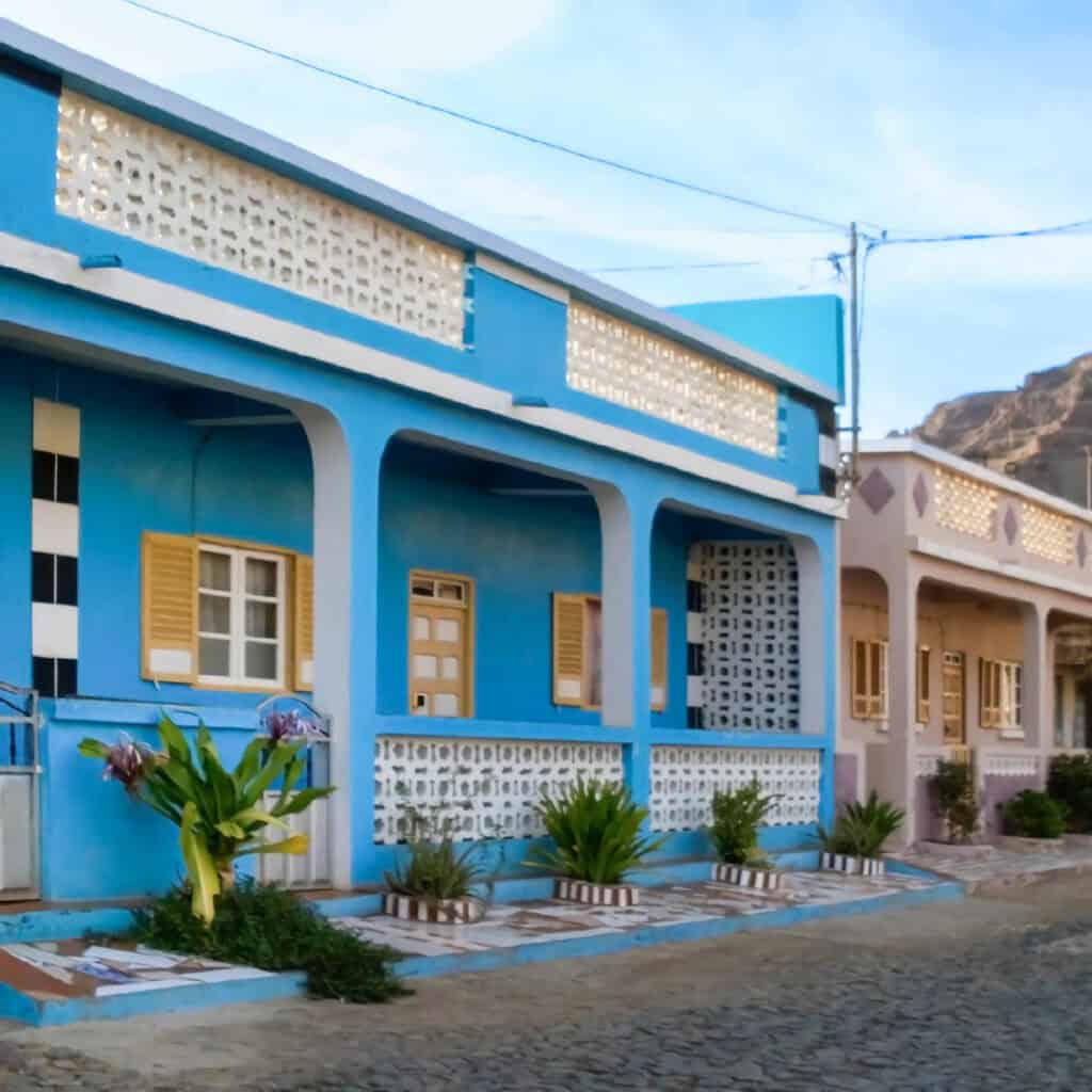 maisons typiques avec véranda au Cap-Vert