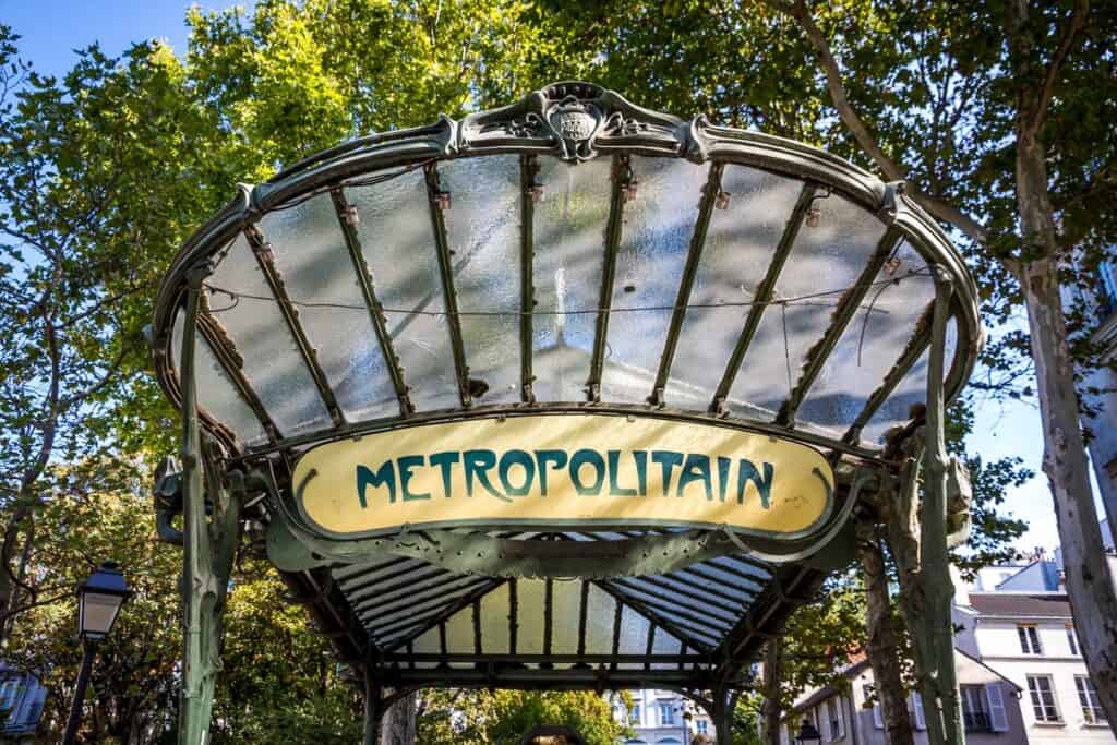 entrée métro parisien