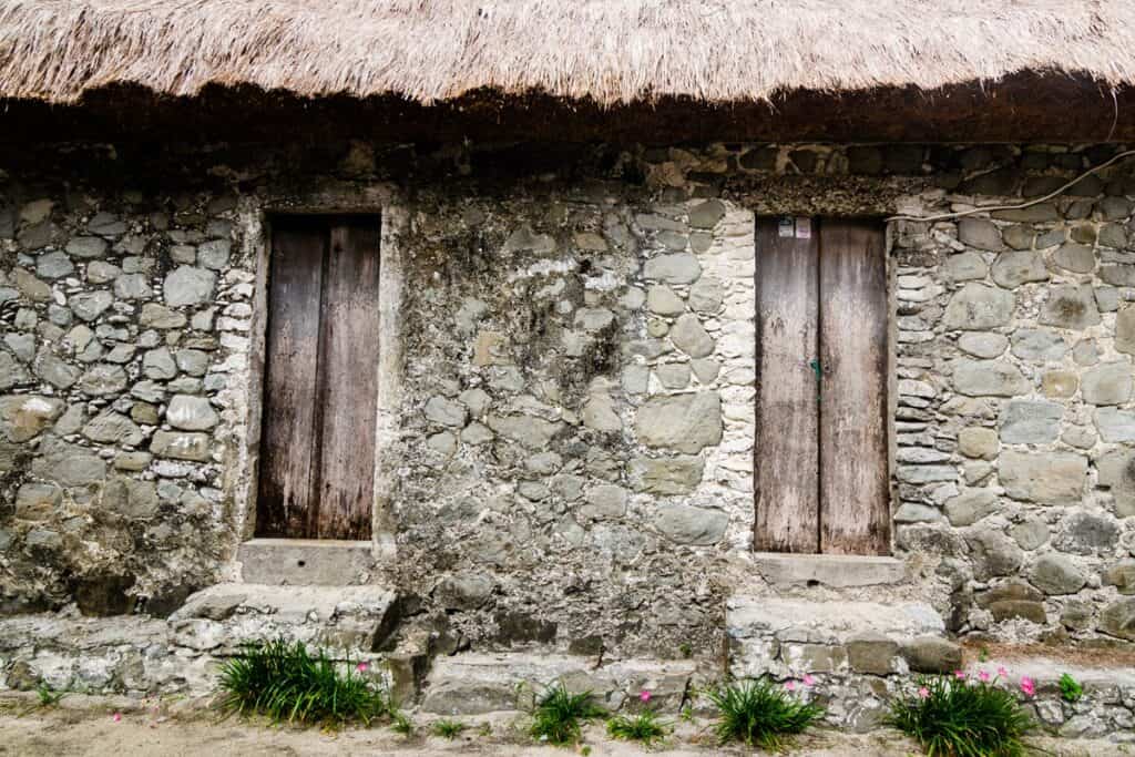 façade en pierre maison ivatan